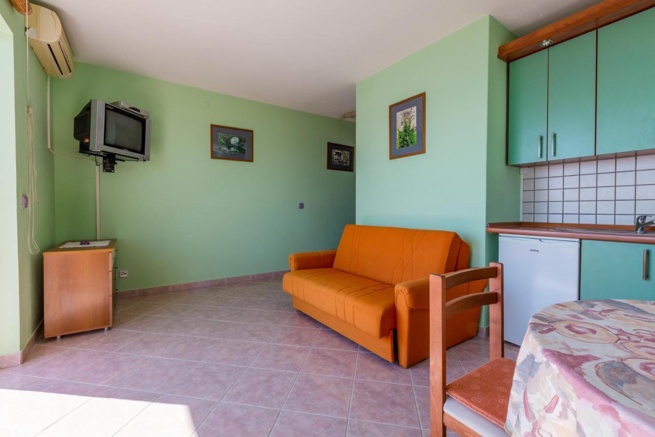 Apartmani Rino Dramalj Exterior photo